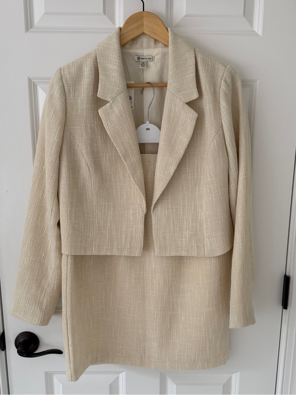 Versona NWT Textured Cream Blazer & Skirt Suit Set Size M/12 Elegant Tweed Look